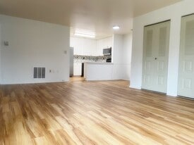 167 Pennsylvania Way, Unit 167 in North Brunswick, NJ - Building Photo