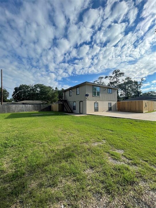 7819 York St in Humble, TX - Foto de edificio