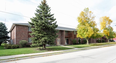 Hometown Apartments in Green Bay, WI - Foto de edificio - Building Photo