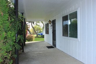 1201 N 7th Ave in Kelso, WA - Foto de edificio - Building Photo