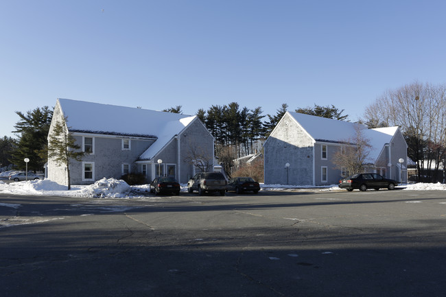 Meadow Creek Apartments in Sanford, ME - Building Photo - Building Photo