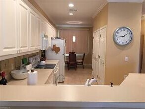 4844 Hampshire Ct-Unit -206 in Naples, FL - Foto de edificio - Building Photo