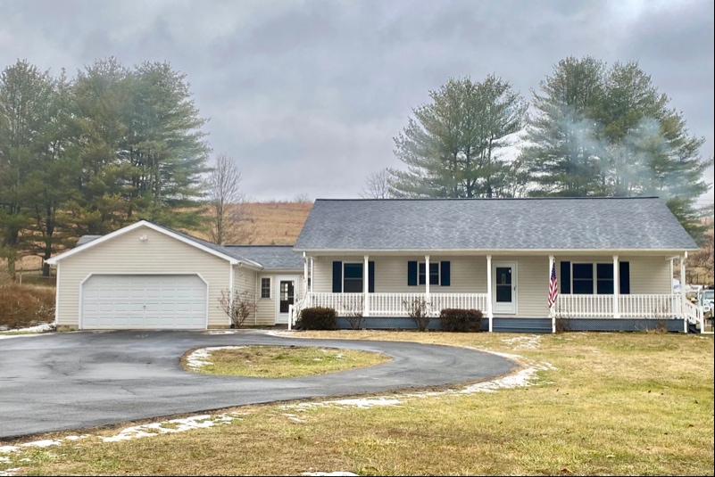 410 Nace Rd in Troutville, VA - Building Photo