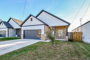 8132 Sunbury St in Houston, TX - Building Photo