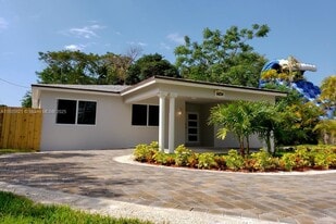 6634 SW 76th Ter in South Miami, FL - Building Photo