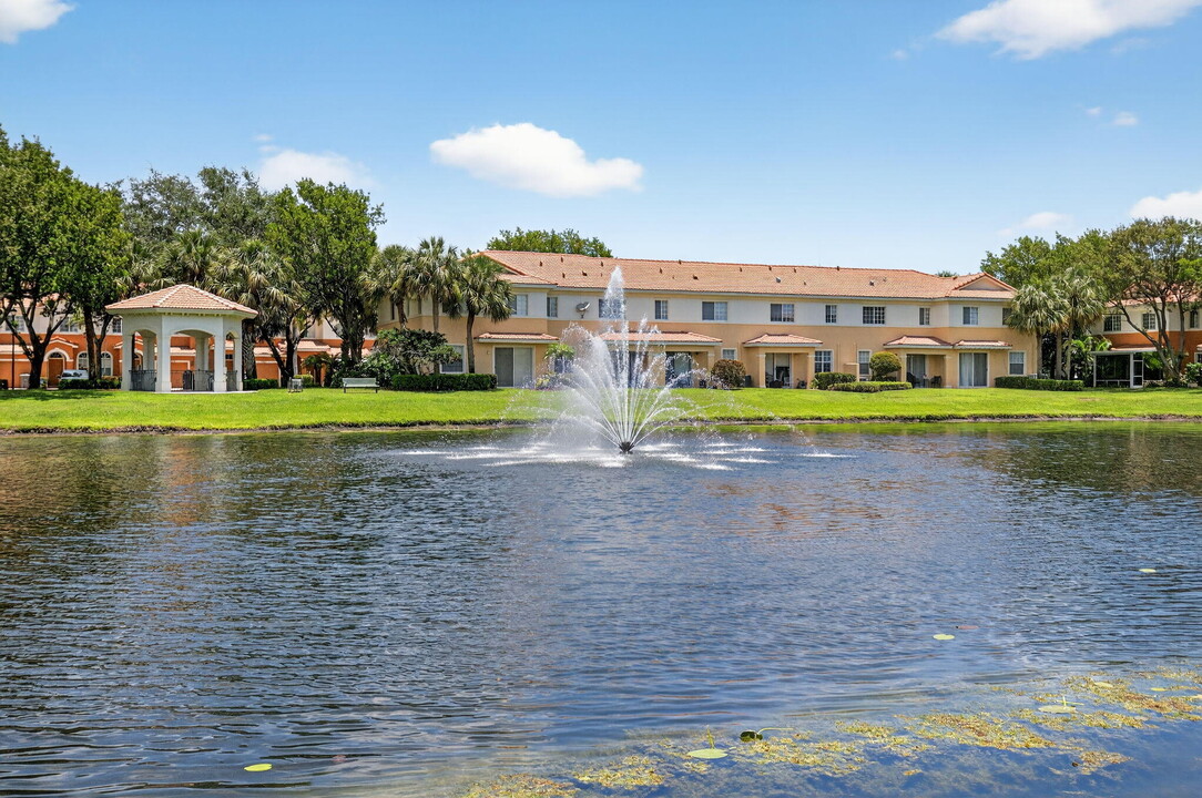 7409 Sarentino Ln in Boynton Beach, FL - Building Photo