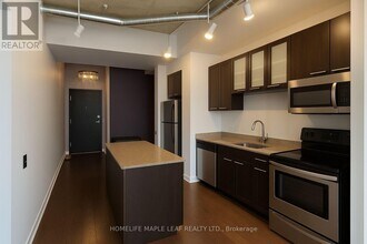 66-566 Portland St in Toronto, ON - Building Photo - Building Photo