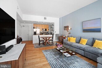 319 Vine St-Unit -210 in Philadelphia, PA - Building Photo - Building Photo