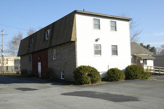 1660 Central Ave in Colonie, NY - Foto de edificio - Building Photo