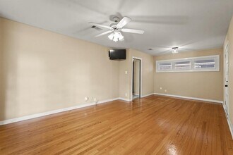 5319 Saxon Dr in Houston, TX - Building Photo - Building Photo