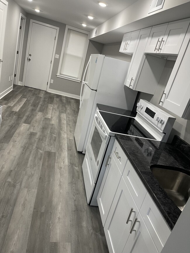 property at 816 W 6th St