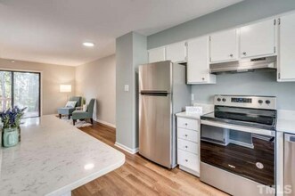 111 Weatherstone Dr in Chapel Hill, NC - Building Photo - Building Photo