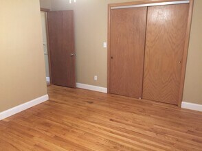 1026 W Lorain St, Unit Lower in Appleton, WI - Foto de edificio - Building Photo