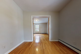 346 Allston St, Unit 2 in Cambridge, MA - Foto de edificio - Building Photo