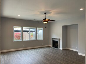 9625 Perino Dr in Stockton, CA - Building Photo - Building Photo