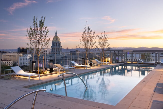 NOVEL Uptown by Crescent Communities
