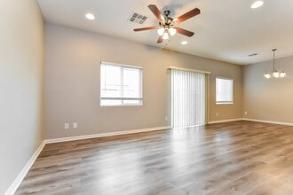 6226 Port Astoria Ct in Las Vegas, NV - Building Photo - Building Photo