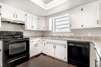 601 N Valley W Dr in Rogers, AR - Building Photo - Building Photo