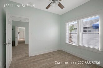 13311 1st St E in Madeira Beach, FL - Foto de edificio - Building Photo