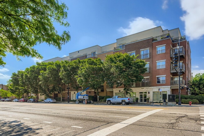 1155 W Roosevelt Rd in Chicago, IL - Foto de edificio - Building Photo