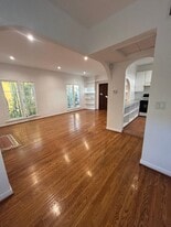 1326 N Laurel Ave, Unit 4 in West Hollywood, CA - Building Photo