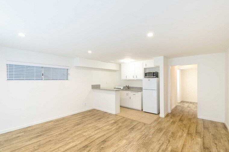 Lau126 in West Hollywood, CA - Building Photo