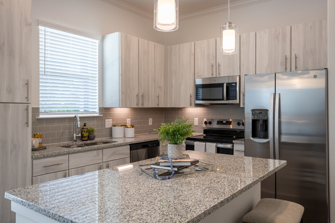 Ivy Point Cinco Ranch in Katy, TX - Building Photo