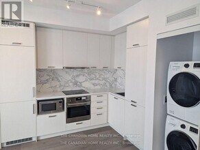 10 Honeycrisp Cres in Vaughan, ON - Building Photo - Building Photo