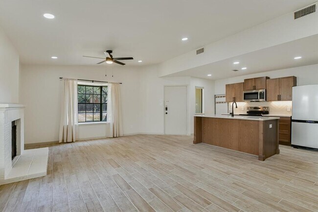 8415 Fathom Cir in Austin, TX - Building Photo - Building Photo