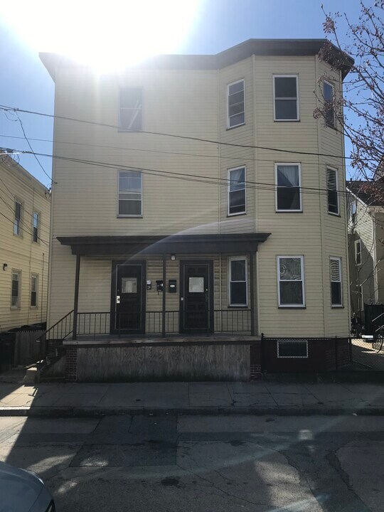 1 Lee St in Providence, RI - Building Photo