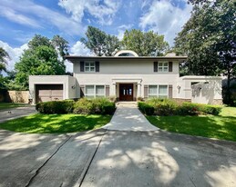 2380 W Bayshore Rd in Gulf Breeze, FL - Building Photo