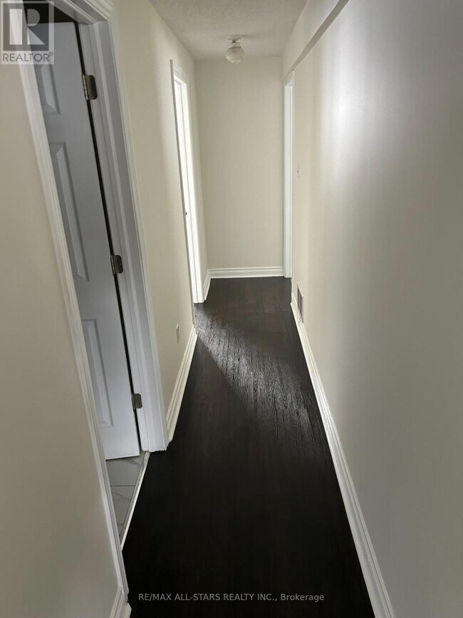 197 Pleasant Blvd in Georgina, ON - Building Photo - Building Photo