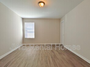 6816 Lake Mist Ln in Jacksonville, FL - Building Photo - Building Photo
