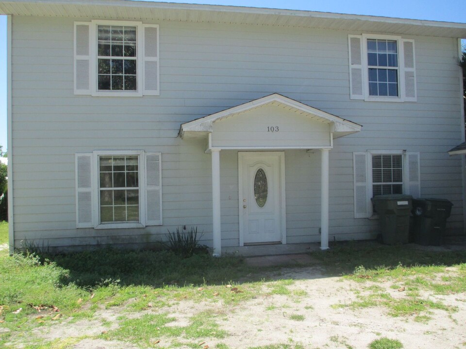 103 W 3rd St in Lynn Haven, FL - Building Photo