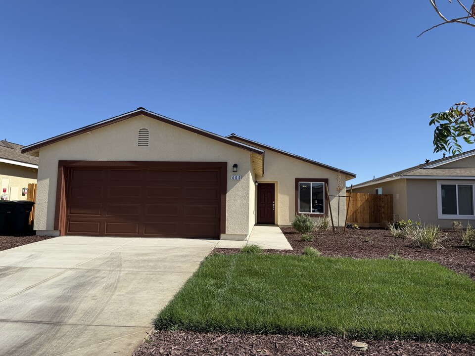 400 Ingraham Ct in Los Banos, CA - Foto de edificio