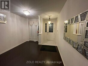 17 Kempsford Cres in Brampton, ON - Building Photo - Building Photo