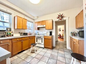 140 Brooks St in Boston, MA - Building Photo - Building Photo