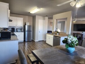 5866 Wildcat Cyn in San Antonio, TX - Foto de edificio - Building Photo