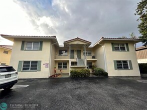 3890 Woodside Dr in Coral Springs, FL - Building Photo - Building Photo