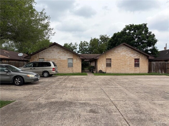 property at 11 West Dr
