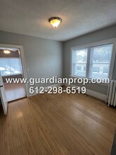 54 S Chatsworth St in St. Paul, MN - Foto de edificio - Building Photo