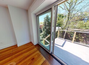 15 Colbourne Crescent in Brookline, MA - Building Photo - Building Photo