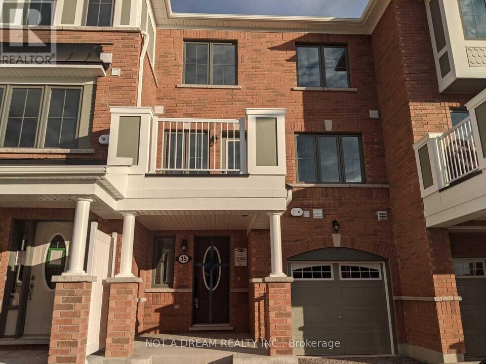 35 Bluegill Cres in Whitby, ON - Building Photo