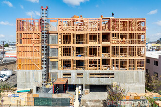 831-837 S Westlake Ave in Los Angeles, CA - Building Photo - Building Photo