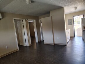 550 S John Young Pkwy in Orlando, FL - Building Photo - Building Photo