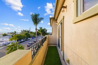 5051 Savannah St in San Diego, CA - Building Photo - Building Photo