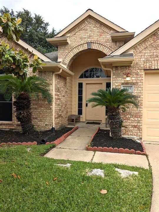 8535 Regalbrook Dr in Houston, TX - Building Photo