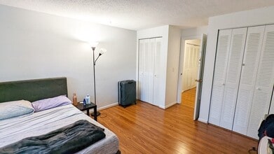 50 Green St, Unit 114 in Brookline, MA - Foto de edificio - Building Photo