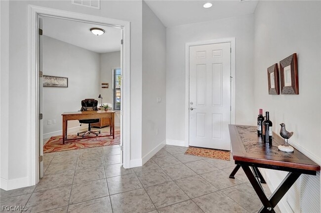 10879 Rutherford Rd in Ft. Myers, FL - Foto de edificio - Building Photo