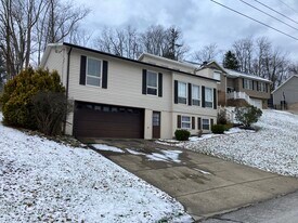 6 Coolview Ln in Bridgeport, WV - Building Photo